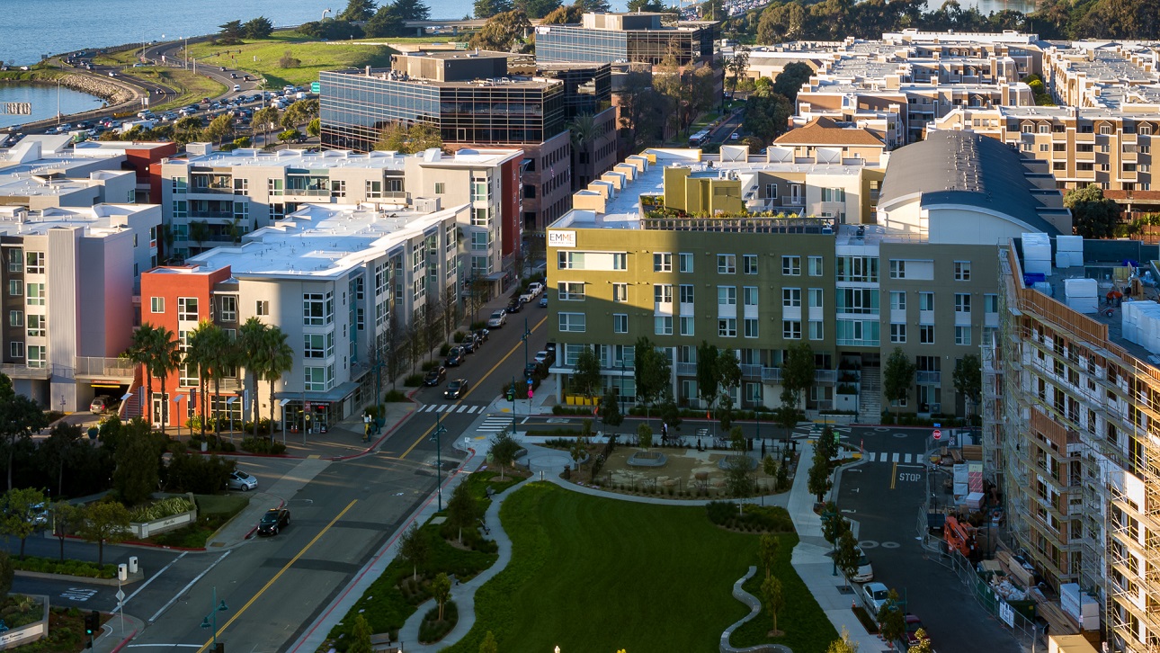 Emeryville_EmeryvilleCA_Aerialビューの都市 - トリミング